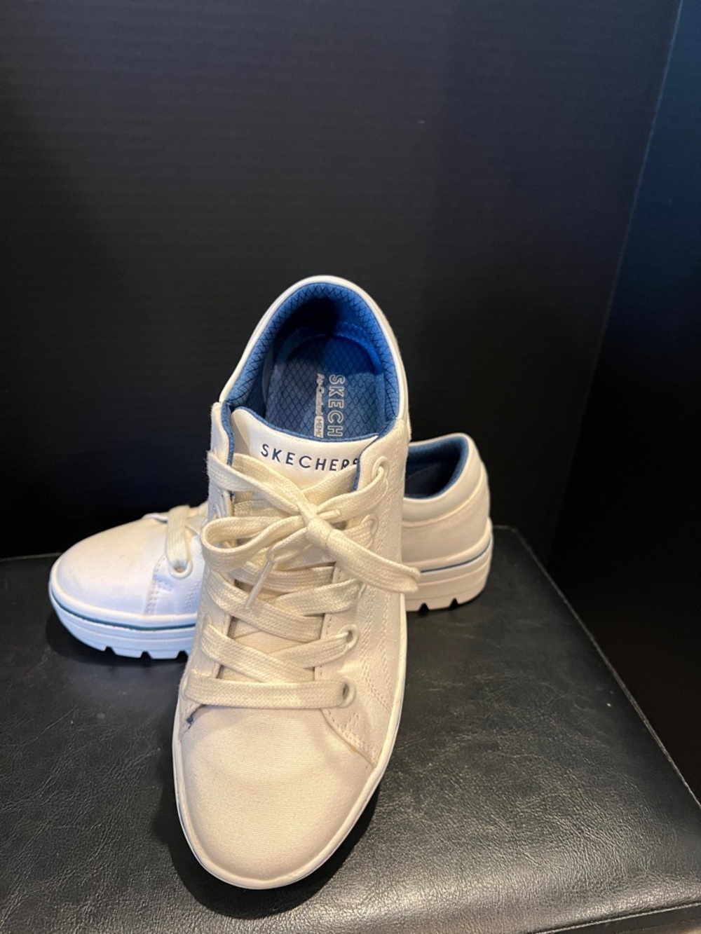 Skechers White Sneakers with Blue Lining